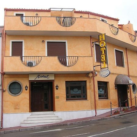 Hotel Mistral Portoscuso Exteriör bild
