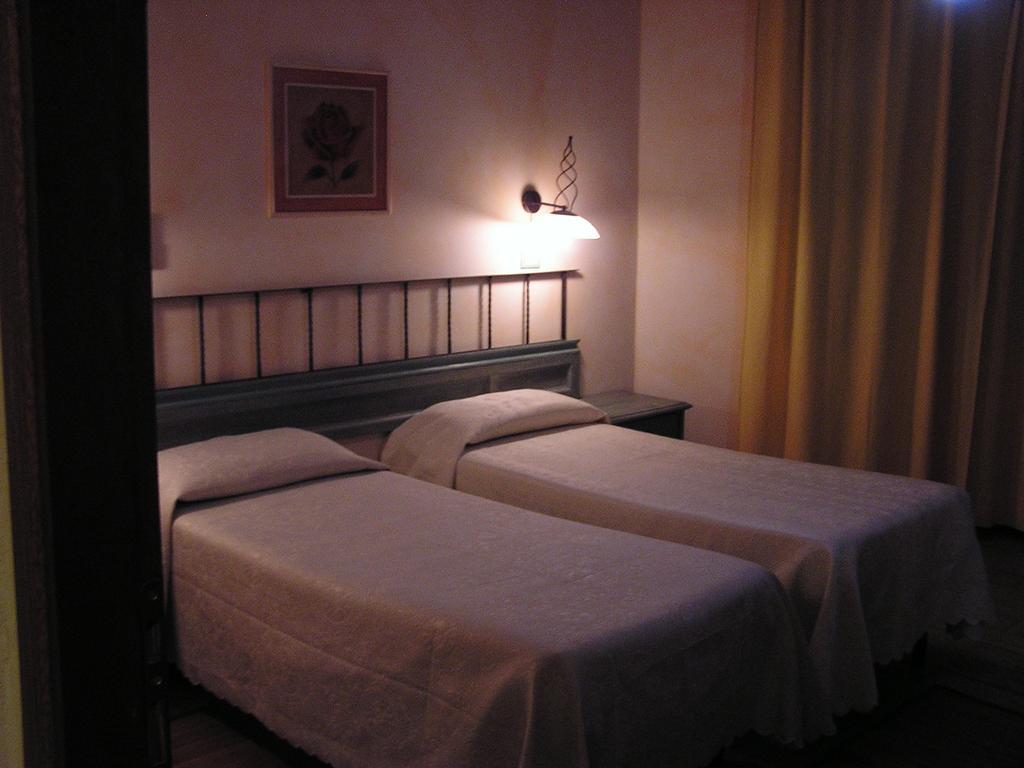 Hotel Mistral Portoscuso Exteriör bild