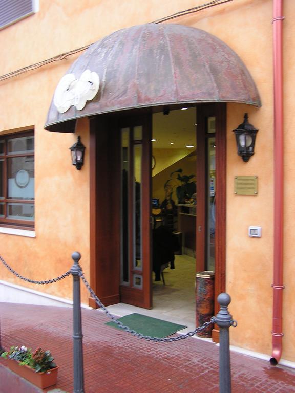Hotel Mistral Portoscuso Exteriör bild
